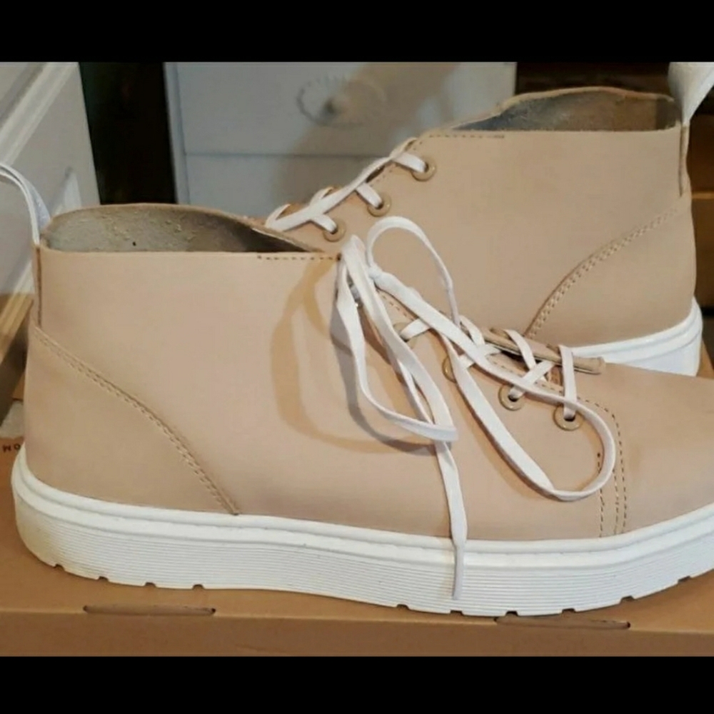 Dr. Martens Air Wave Baynes Sand